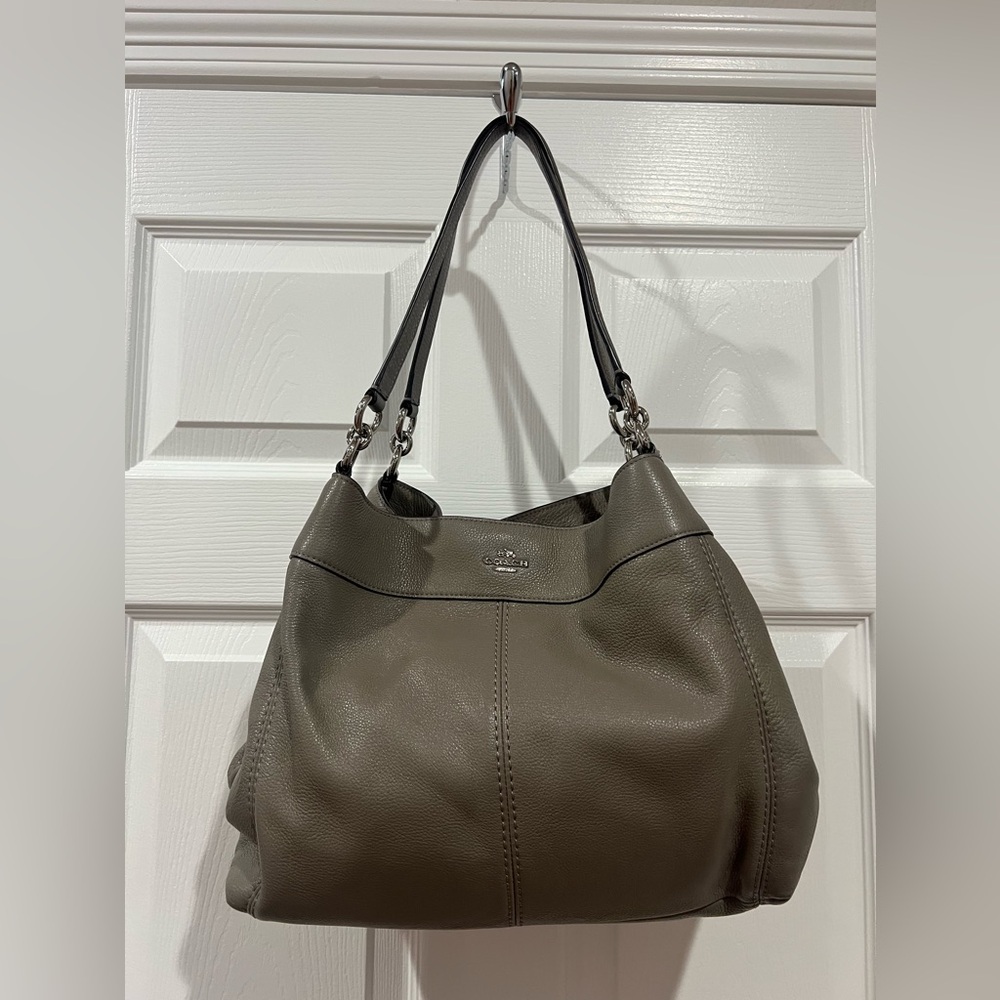 Coach shoulder bag in pebble grey